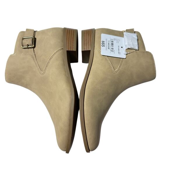 St. John's Bay Women's Beige Ryder Stacked Heel Booties SZ/8M - Picture 8 of 9